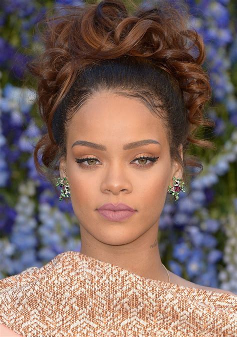 rihanna best makeup looks.